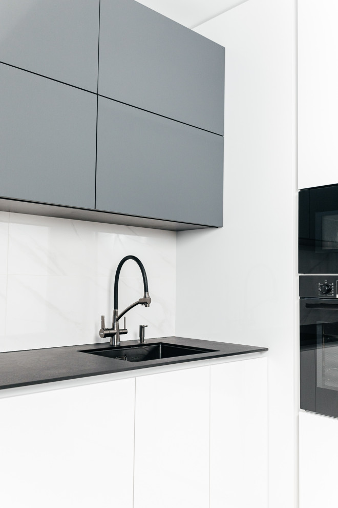 Угловая кухня с фасадами Fenix