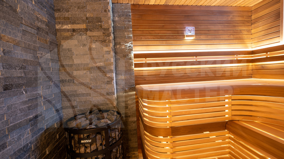 Баня по индивидуальному проекту: фигурные 3D-полки и отделка из термодревесины