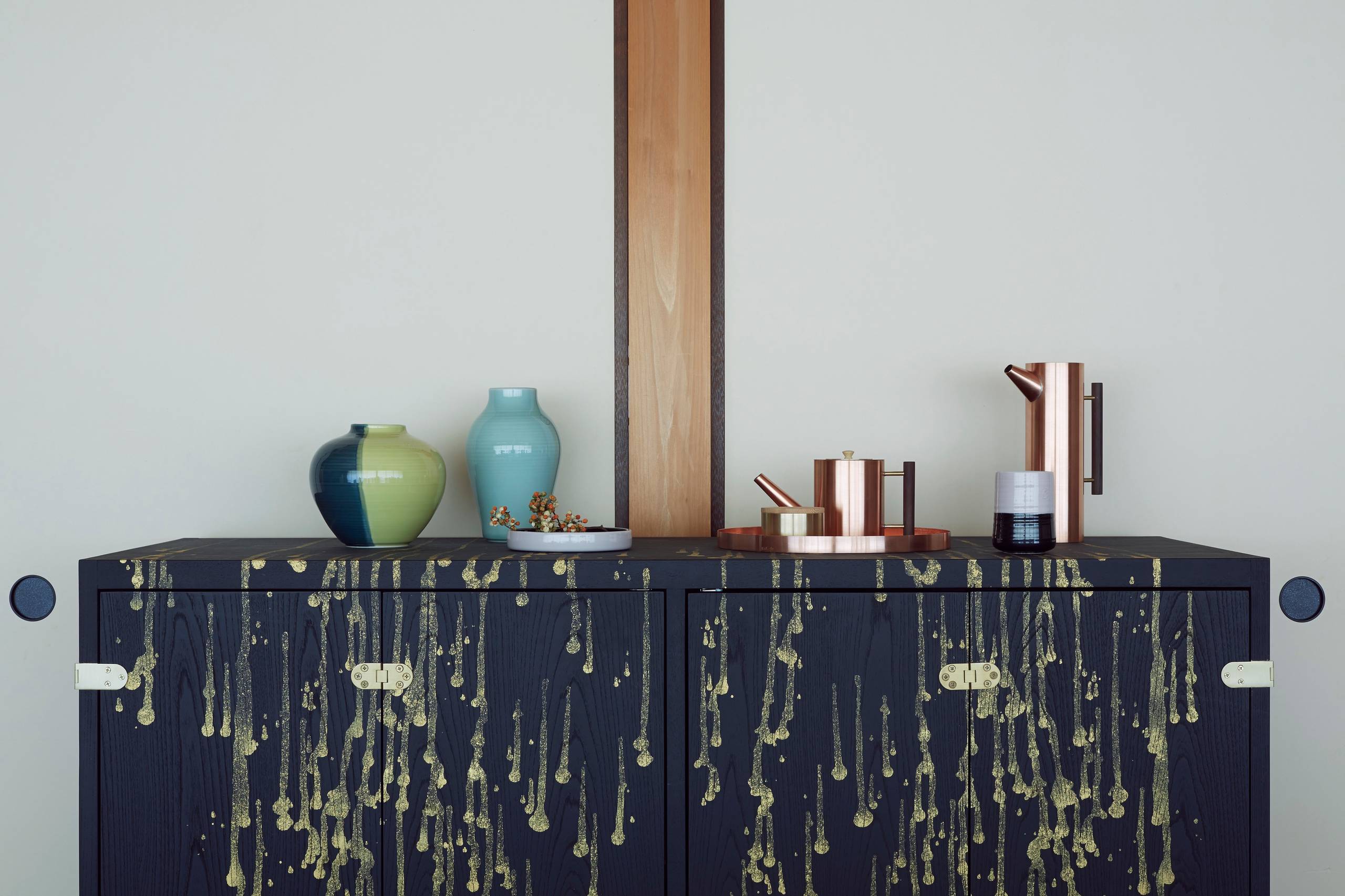 Мода на «пороки»: Зачем нам вещи с изъянами