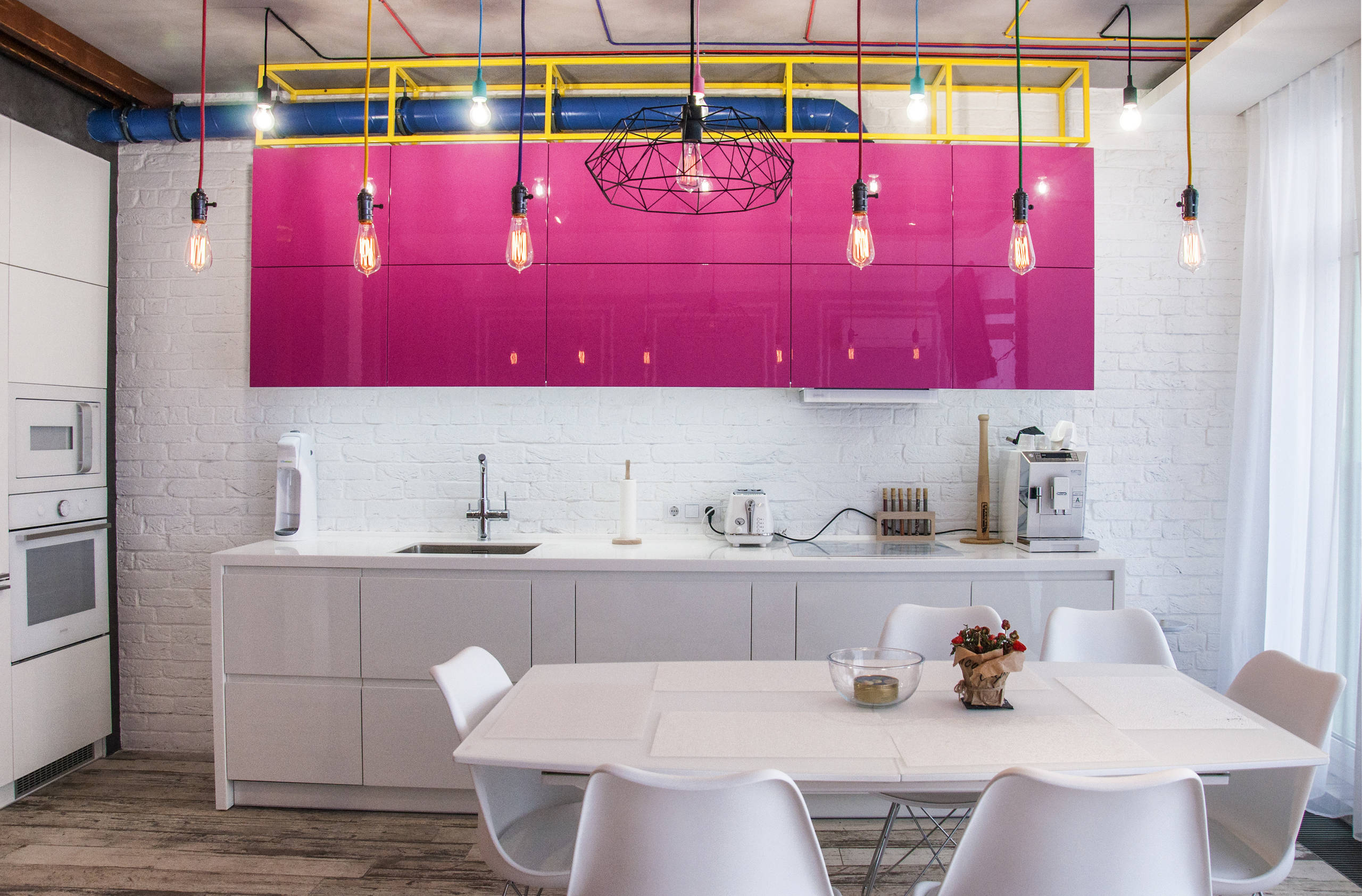 Houzz Украина: Лофт с полицейским зеркалом для танцовщицы