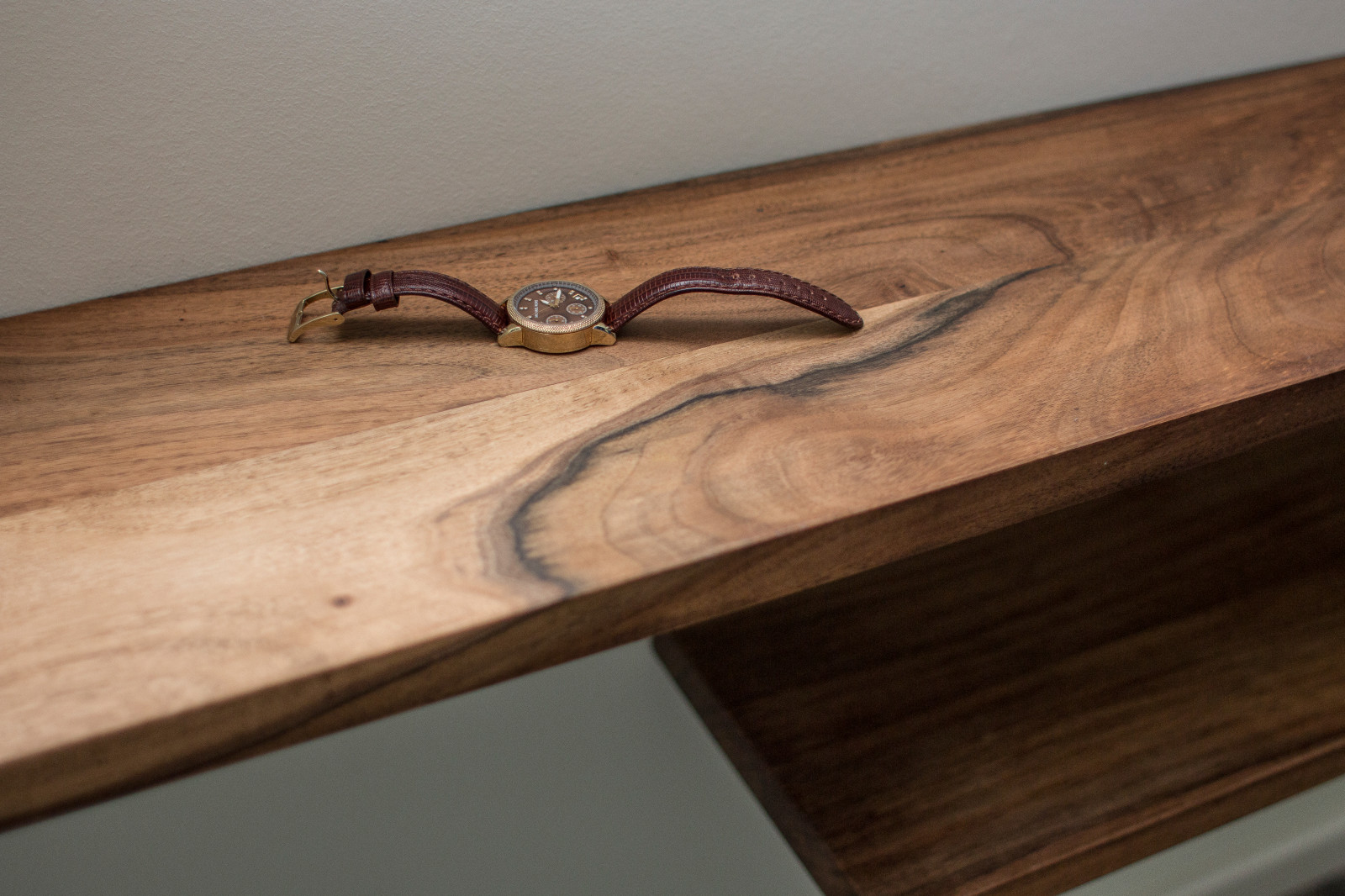 Орех и ретро.