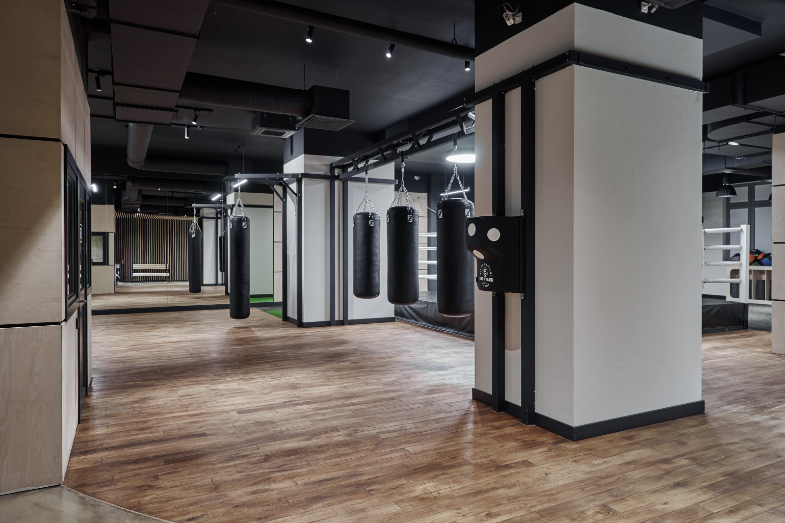 спортклуб BACKYARD на Малая Зеленина