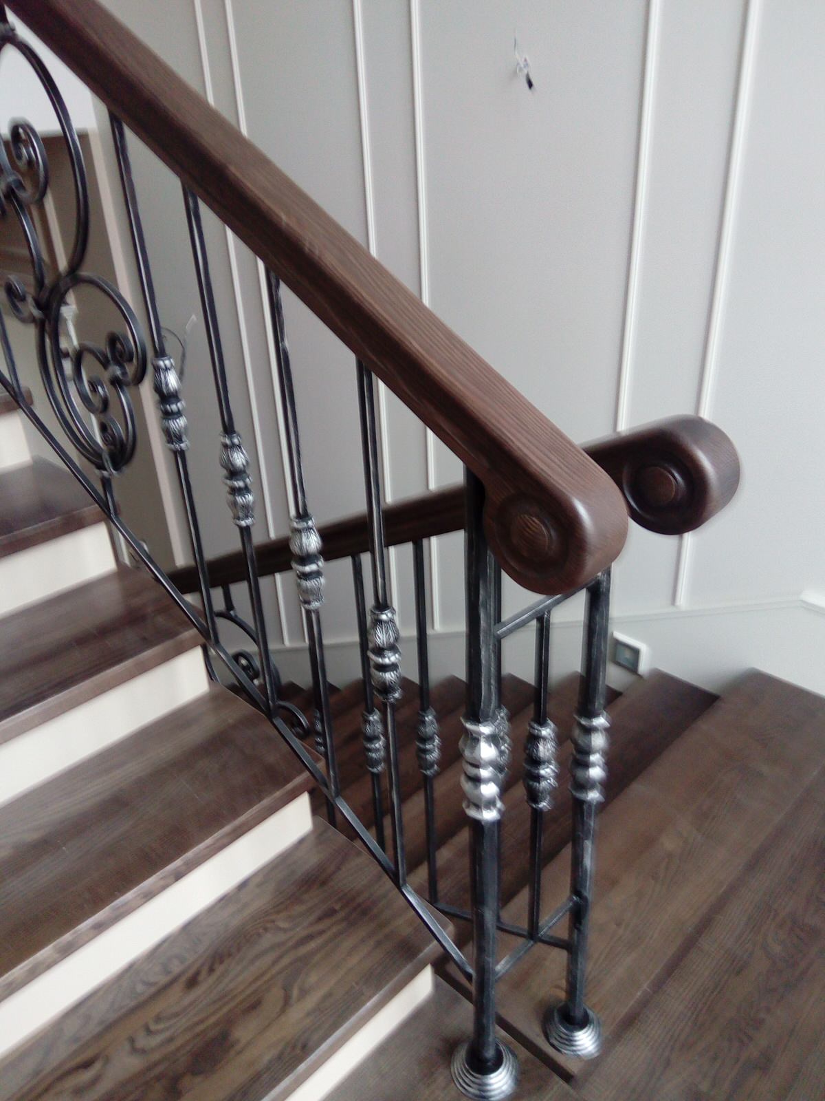 Облицовка каркаса массивом Ясеня+кованное ограждение