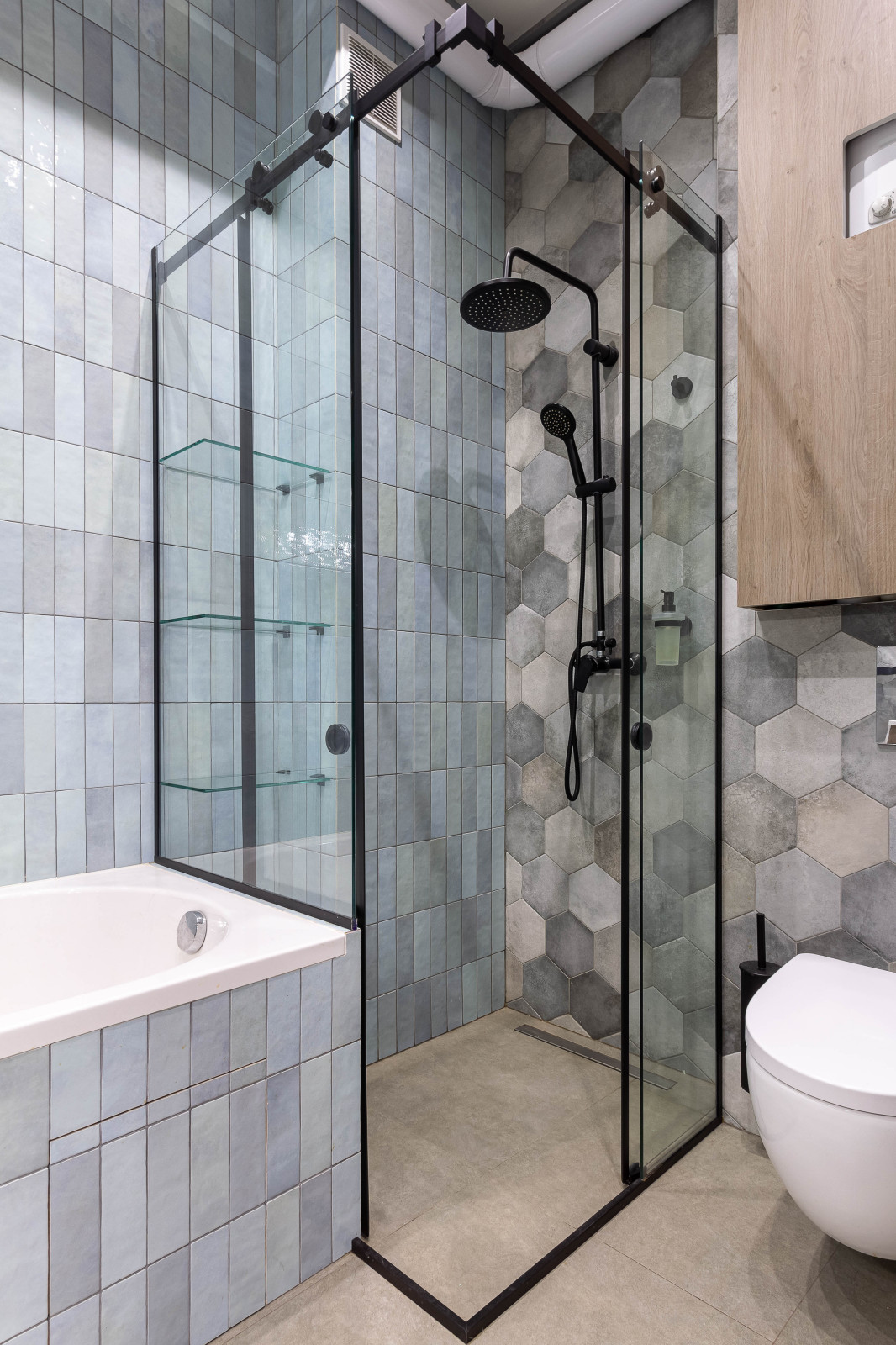 КВАРТИРА С ЯРКИМИ АКЦЕНТАМИ В СТАРОМ ФОНДЕ