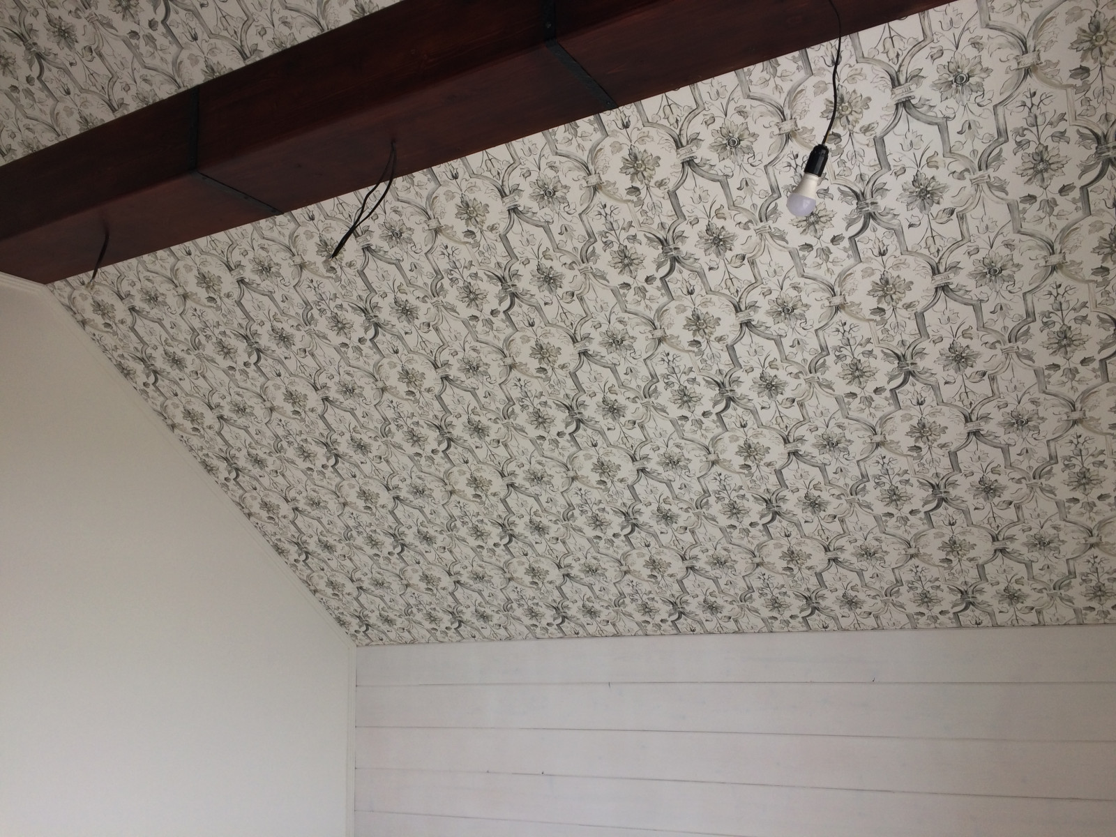 Спальня с французским балконом в средиземноморском стиле