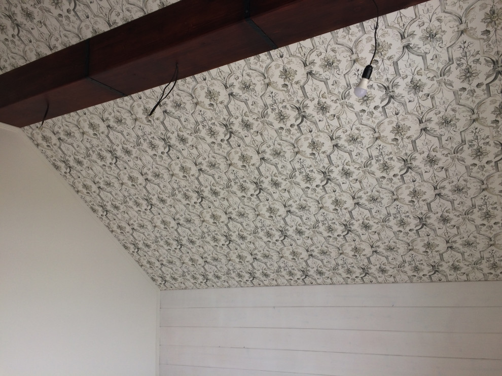 Спальня с французским балконом в средиземноморском стиле