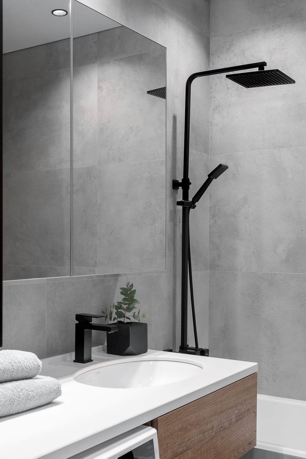 Обложка проекта: Реализованный проект трехкомнатной квартиры во Владивостоке