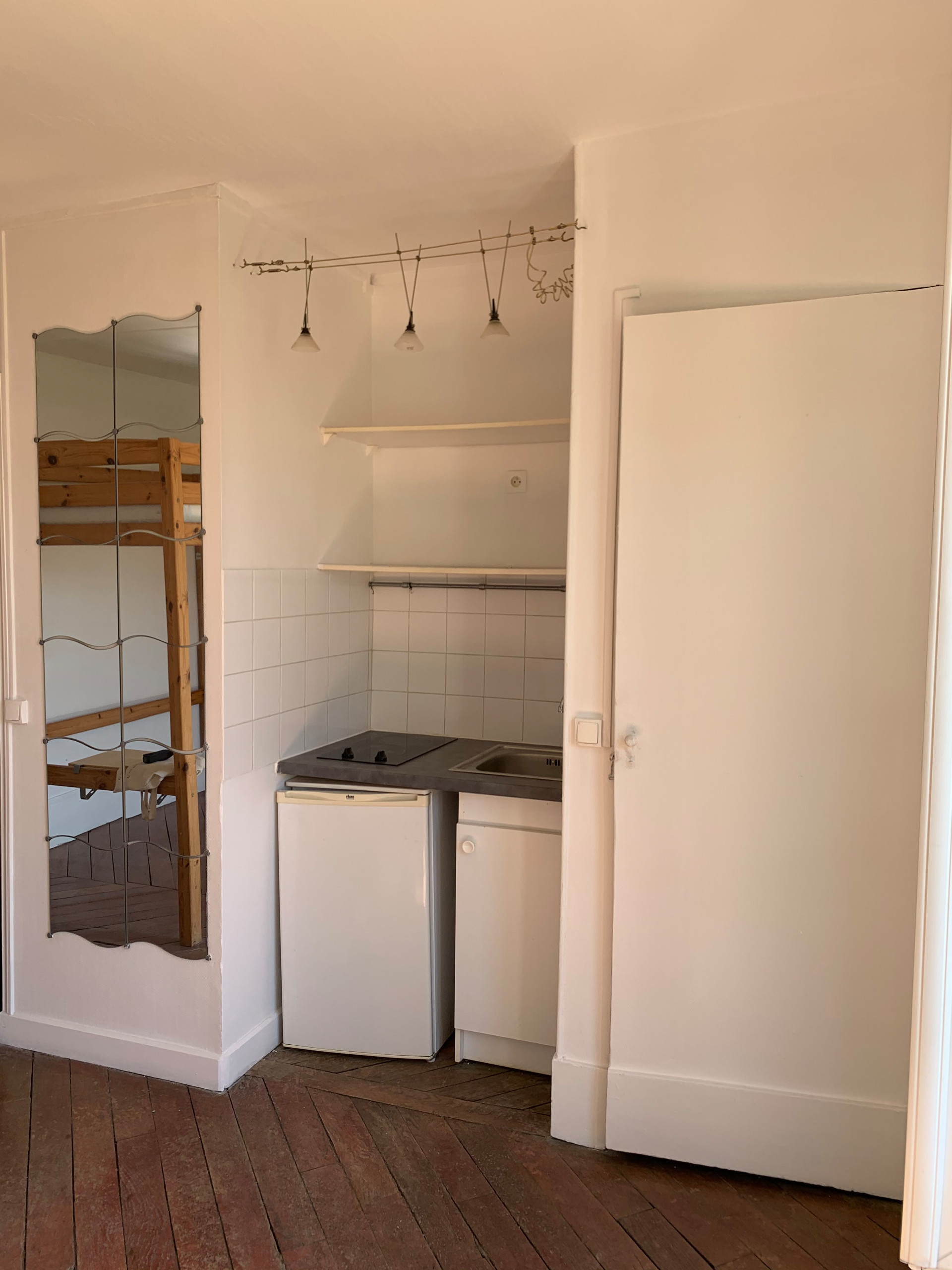 До и после: 16 кв.м — парижская студия с эффектной кухней