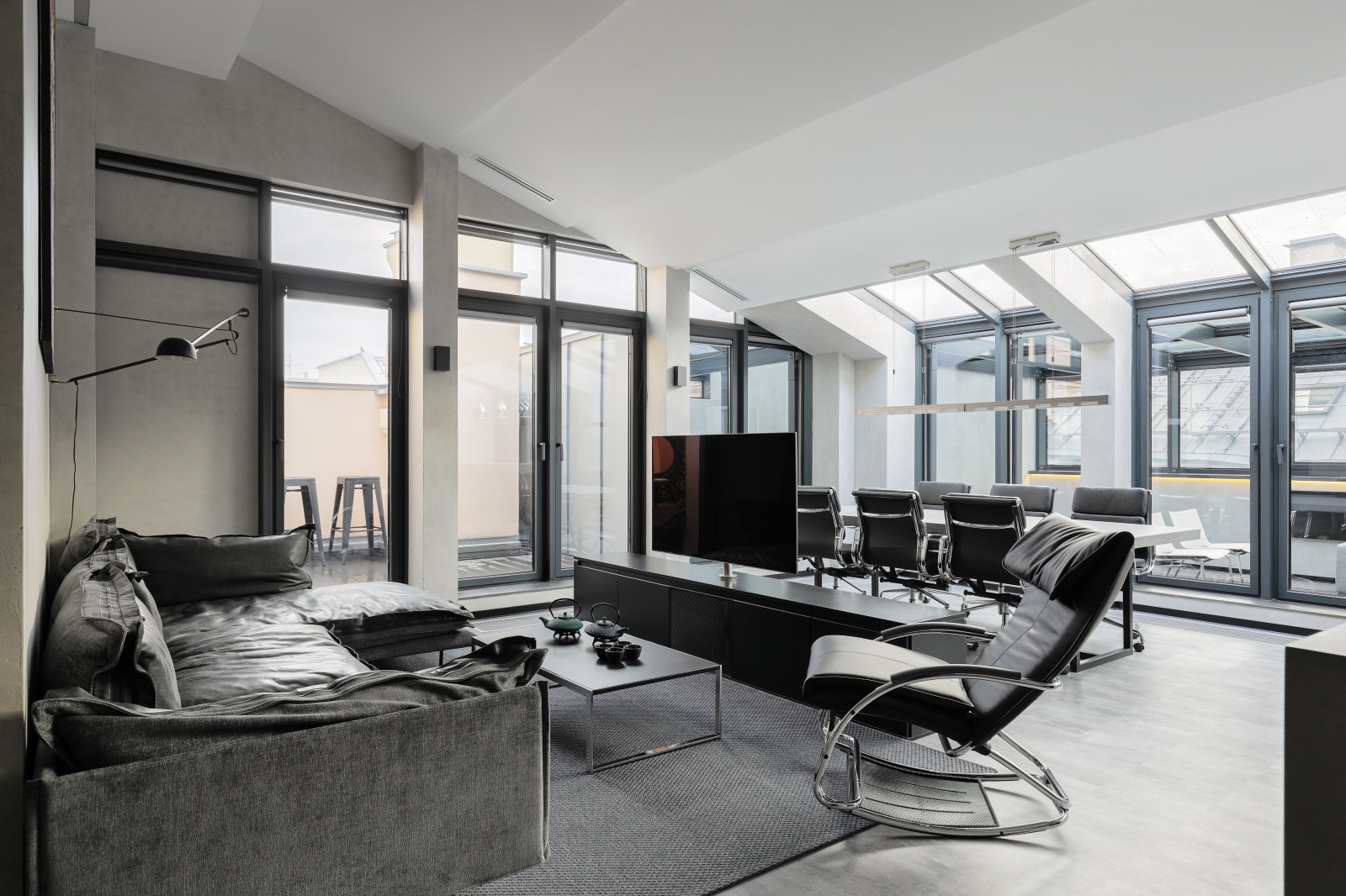 Квартира с видом на крыши Петербурга