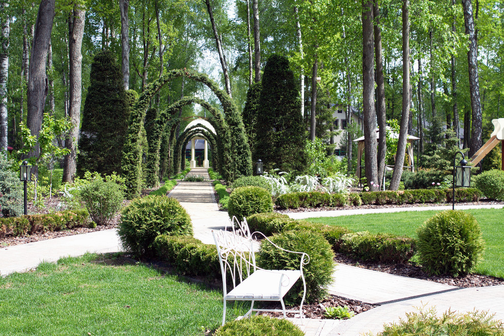 Сад резиденции для большой семьи