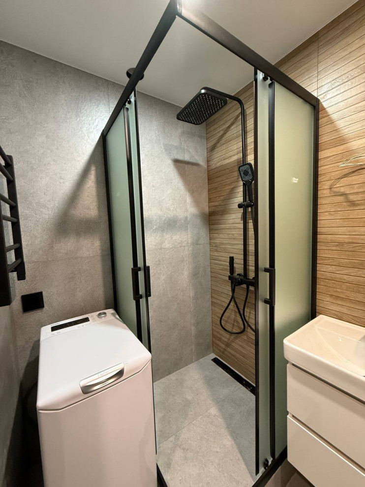 Метро Большевиков, Дом 1960 года постройки.