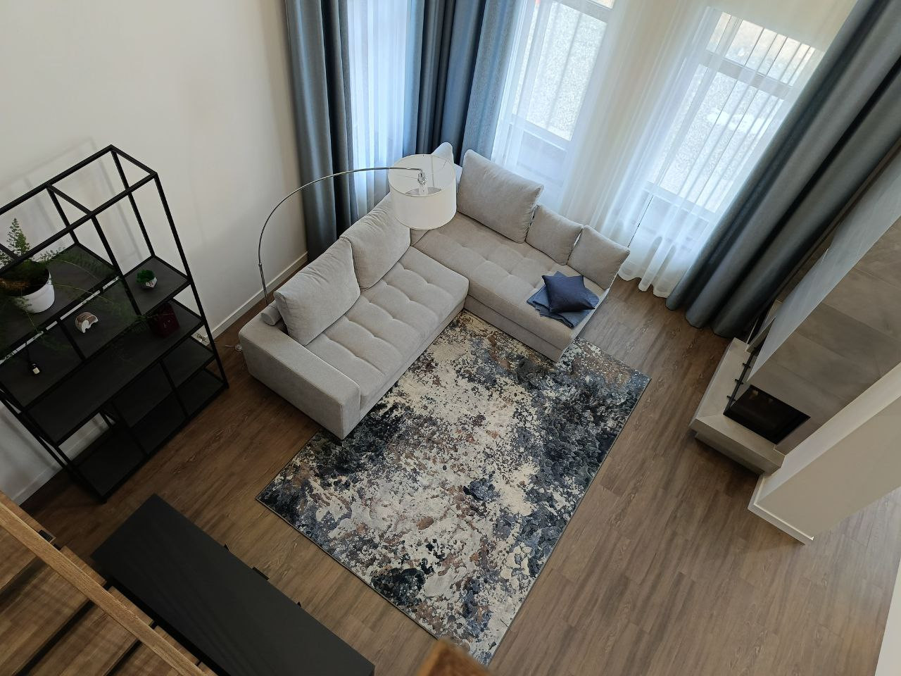 Обложка проекта: Гостиная с камином в загородном доме