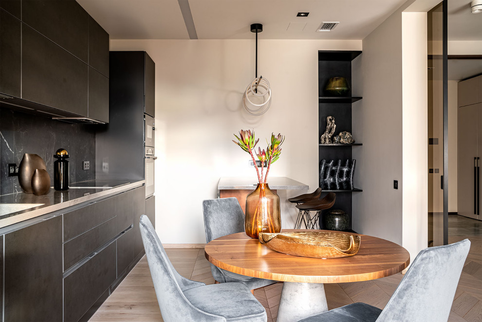 Houzz тур: Интерьер с шестью спрятанными монолитными колоннами