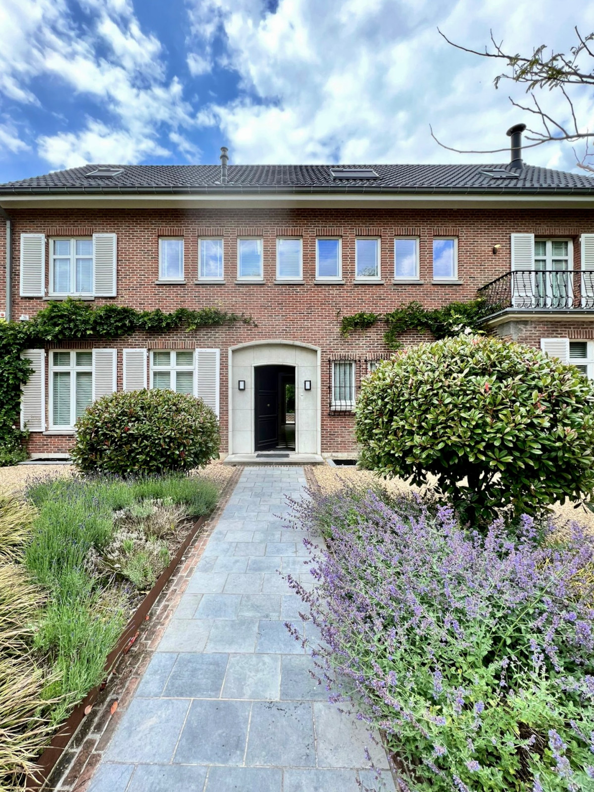 Villa Woluwe – Creating a Timeless Oasis: A Family Villa with a Southern French