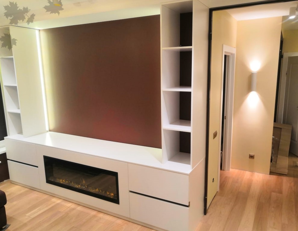 Обложка проекта: Гостиная с встроенным камином.