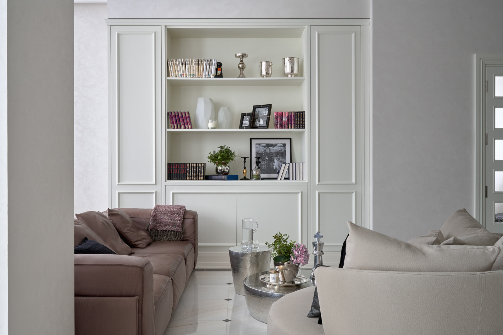 Большой загородный дом