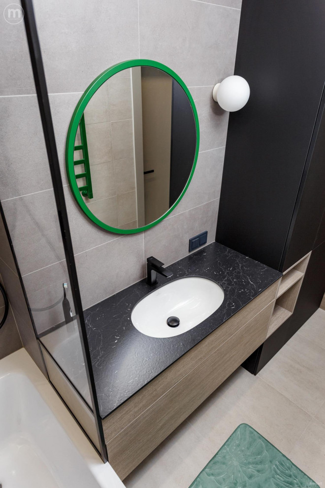 Ванная комната в темных тонах