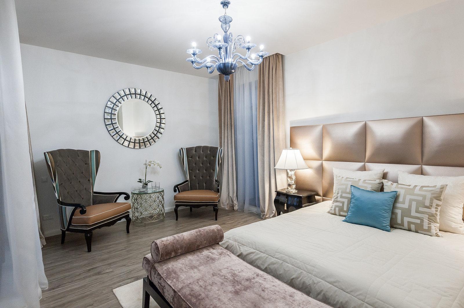 Дом с лошадиным бюстом