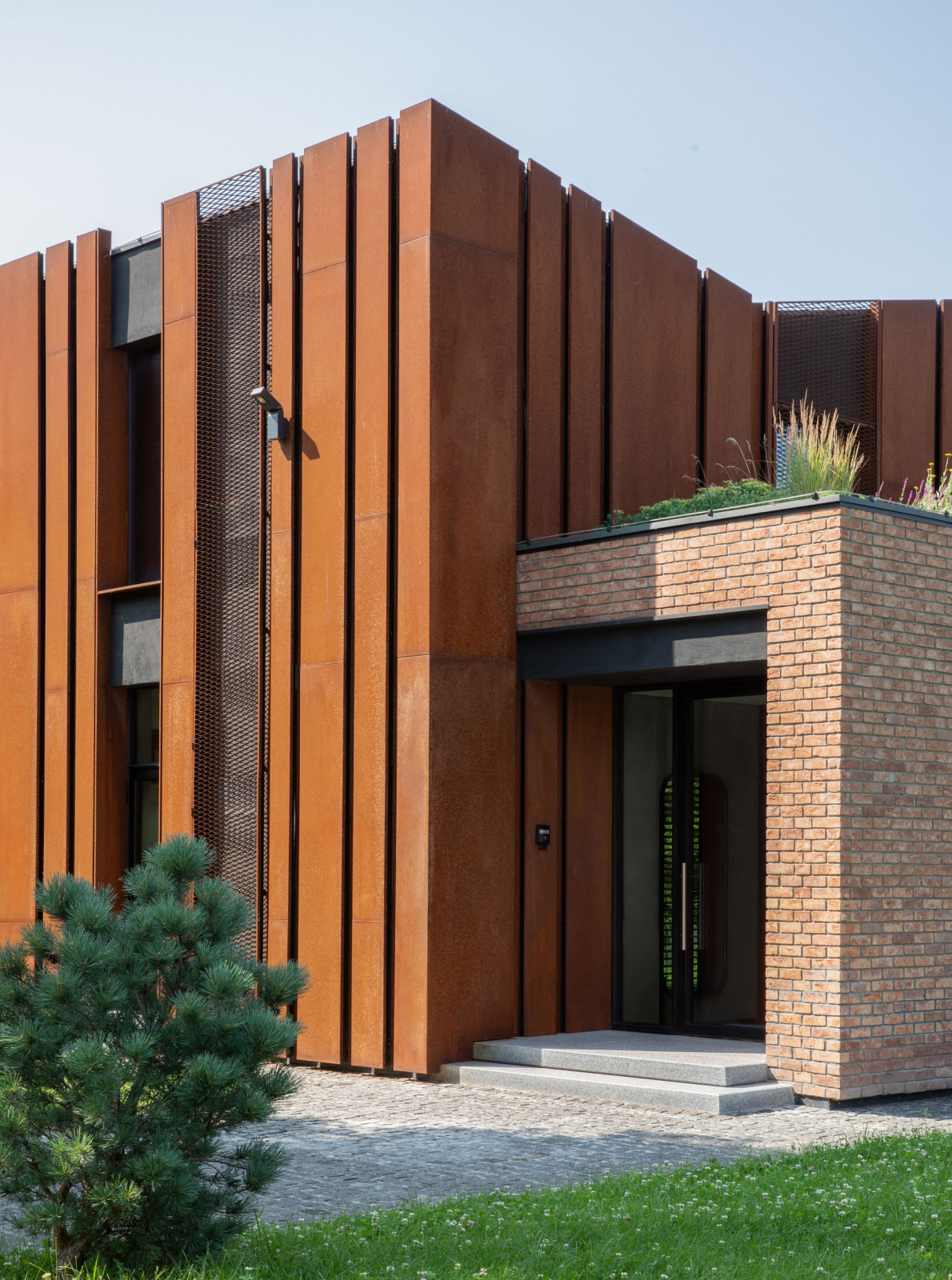 MRIIA HOUSE