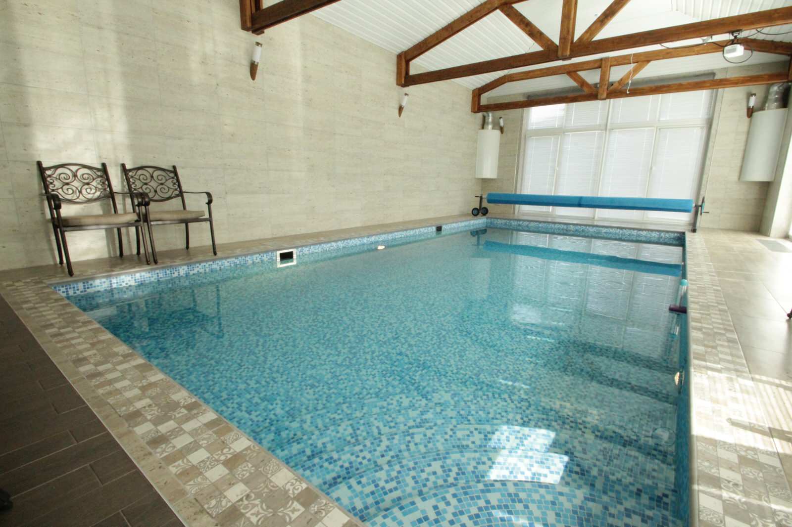 Бассейн 8х4х1.2-1.7 в банном комплексе