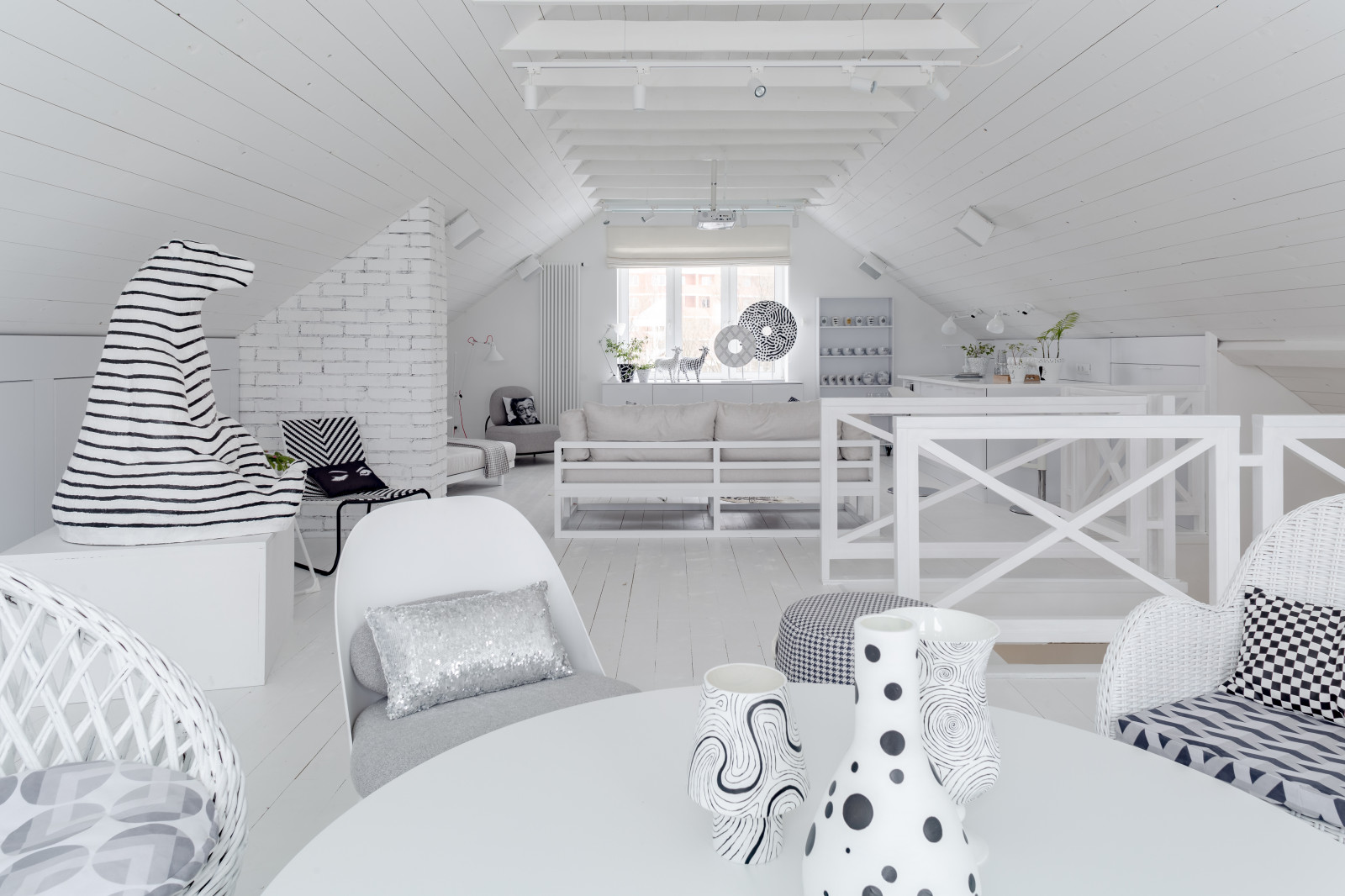 Белая мансарда.