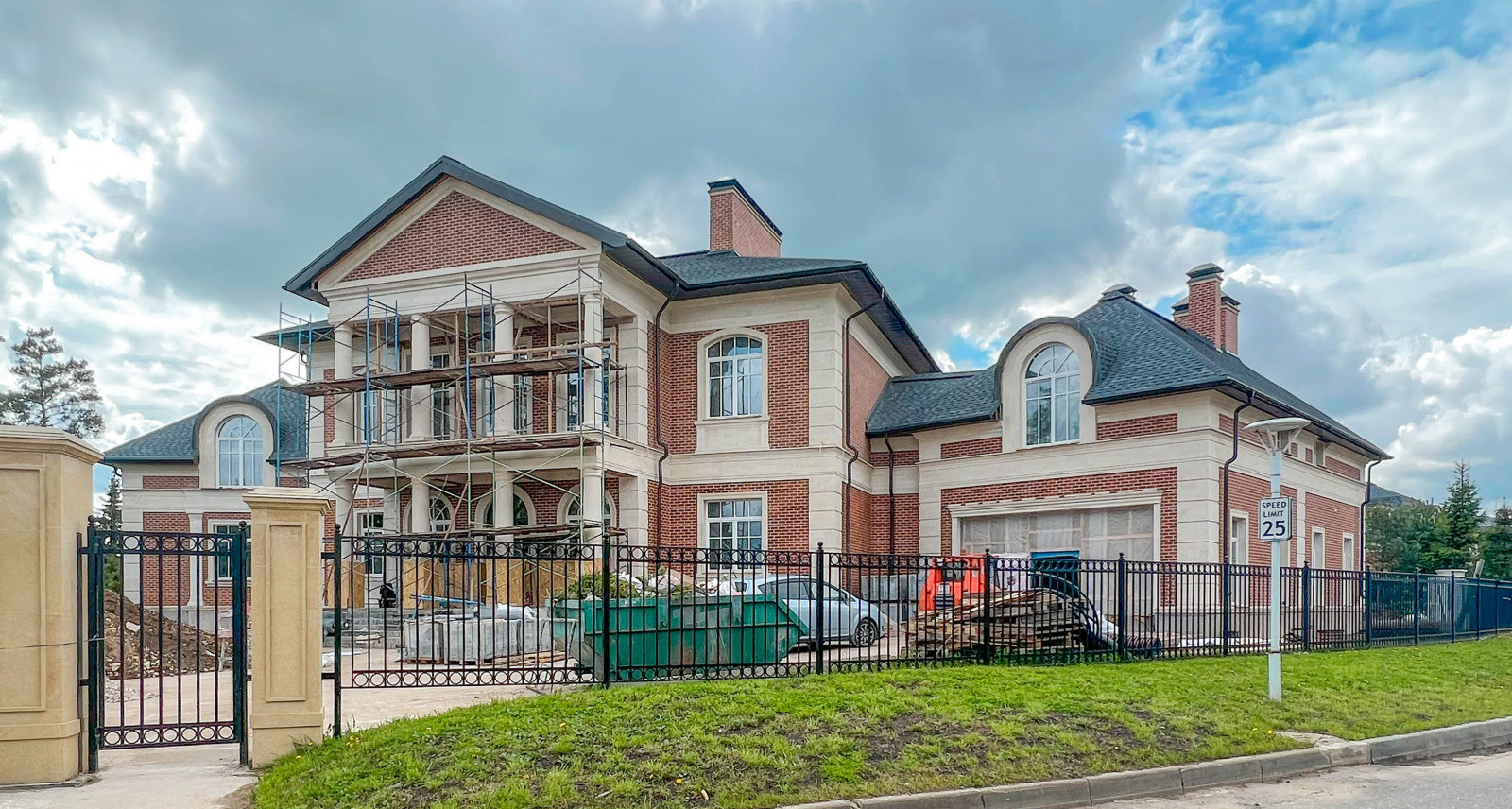 Остекление особняка в классическом стиле