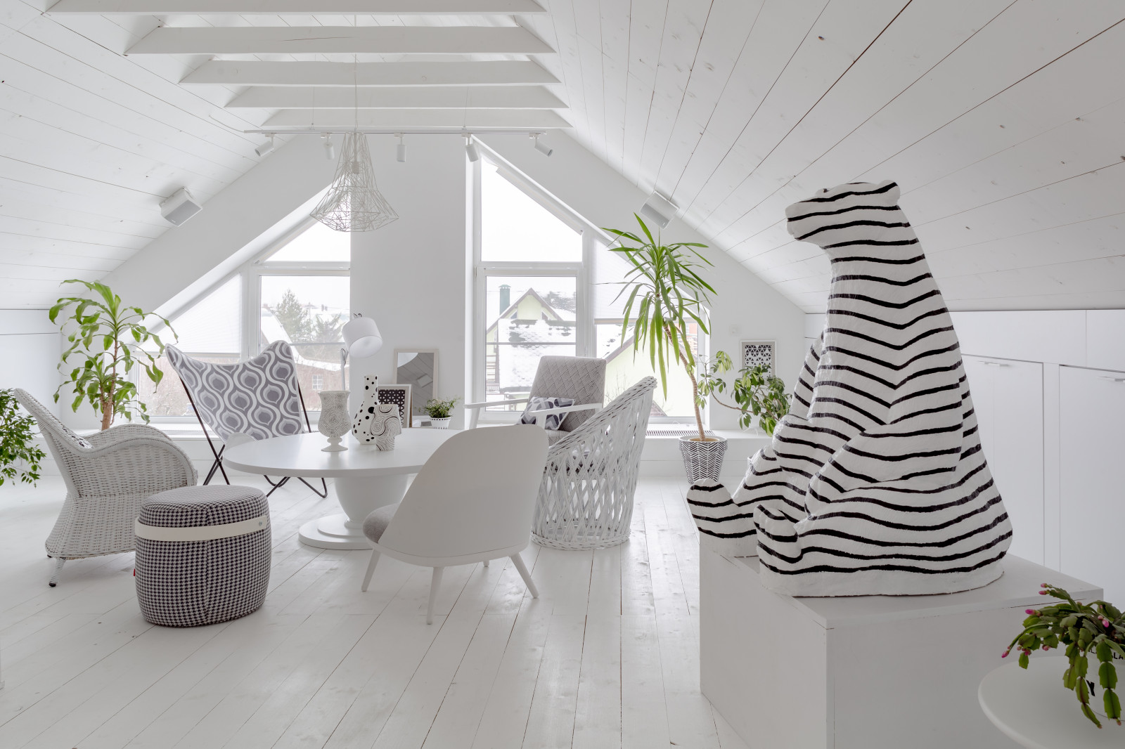 Белая мансарда.