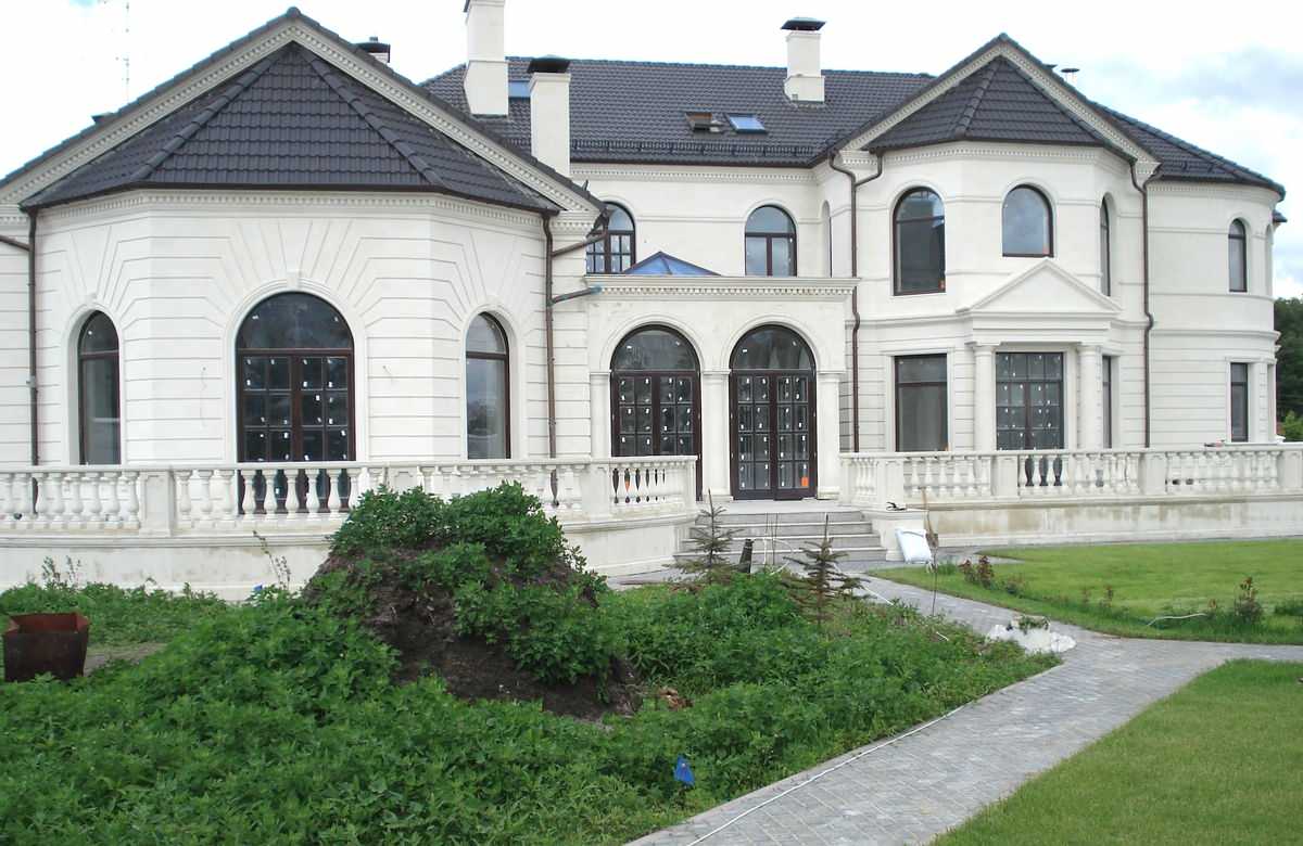 Коттедж облицованный натуральным дагестанским камнем