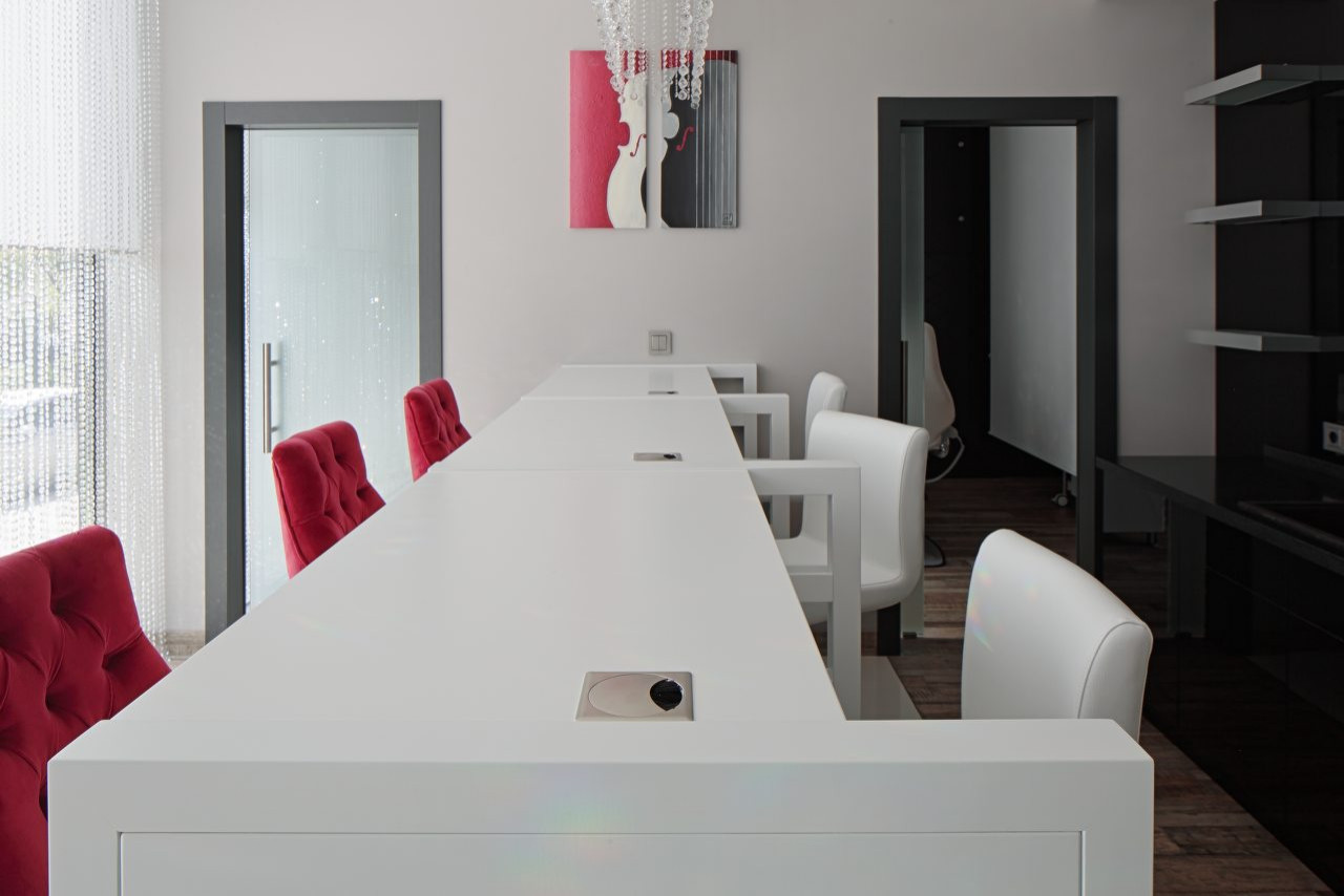 Салон "Crystal Line & Beauty"