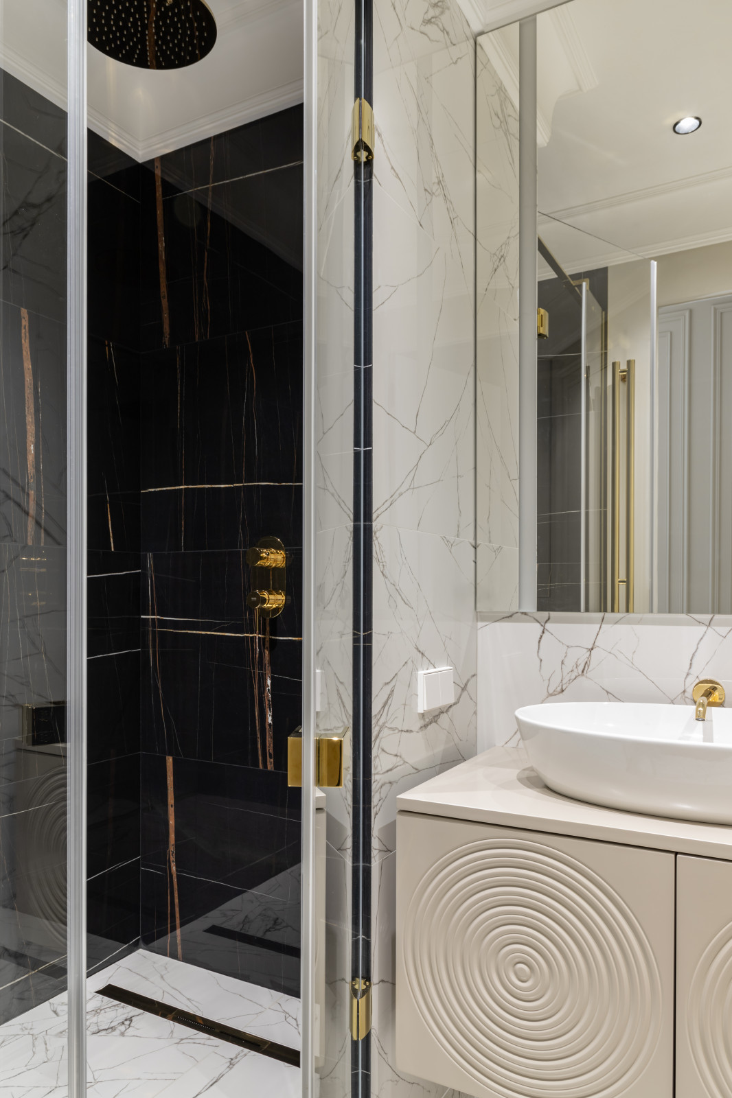 Просторная квартира в светлых оттенках