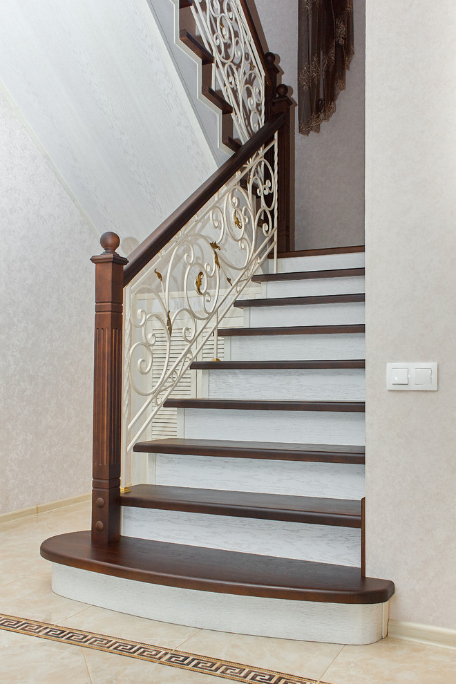 Лестница на закрытом каркасе