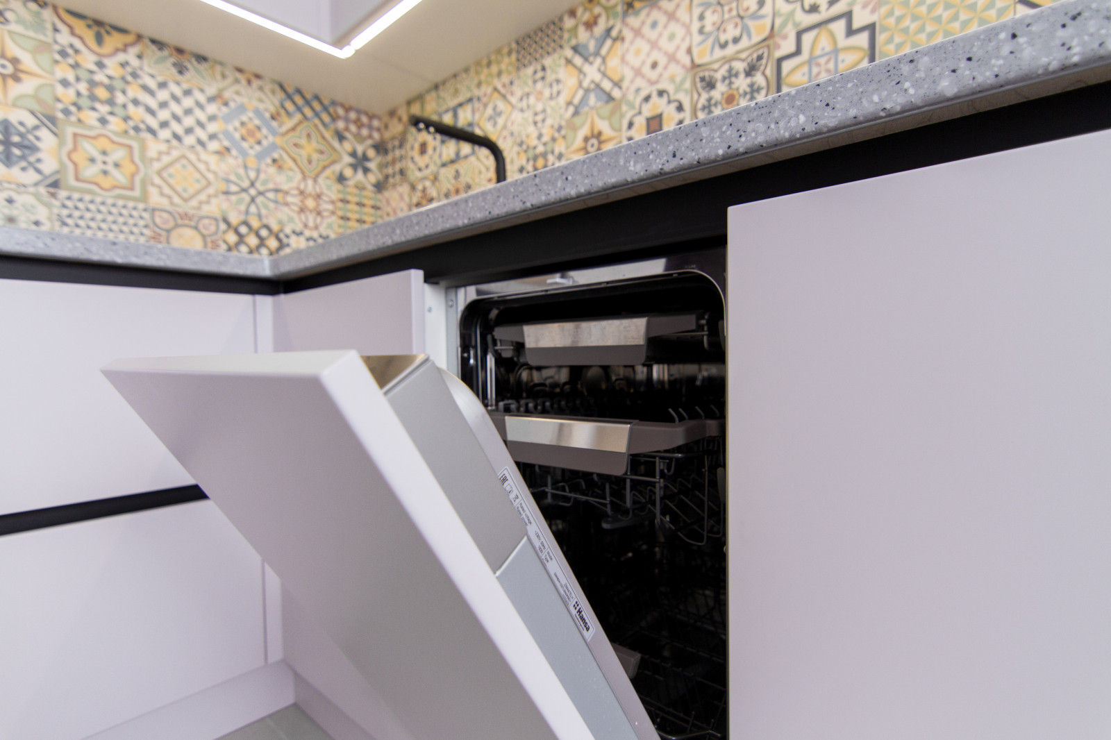 Лавадовая кухня в современном стиле