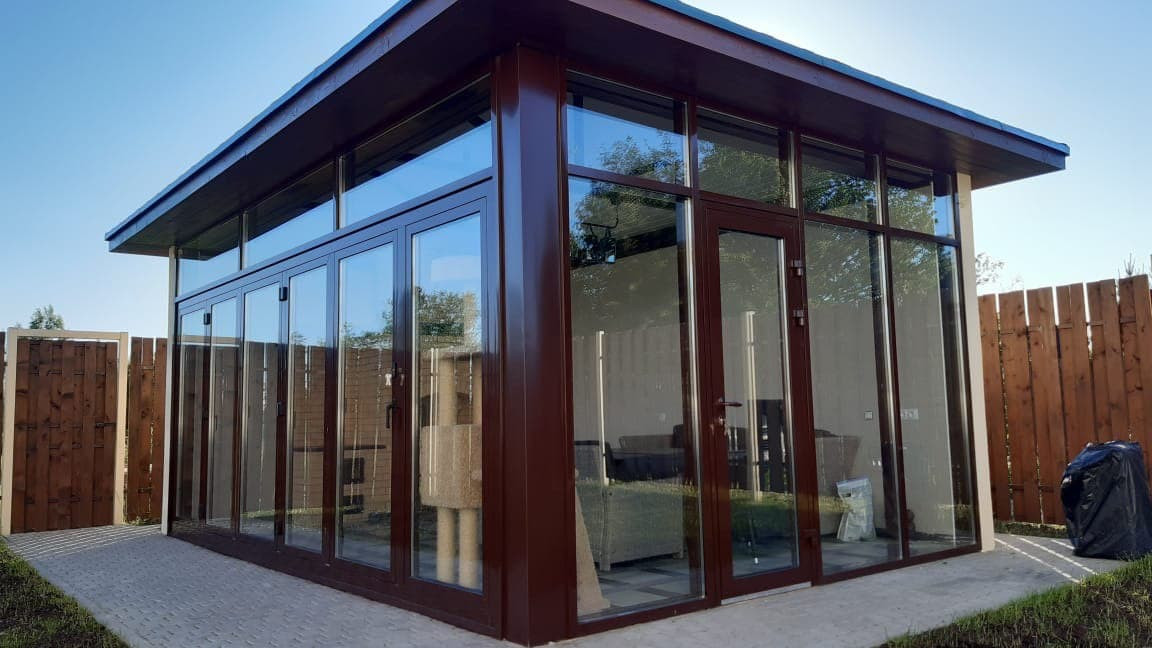 Панорамное остекление беседки. Дверь - гармошка