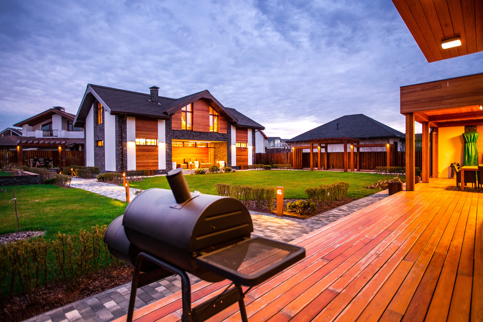 Проект недели: Гостевой дом с диваном-волной