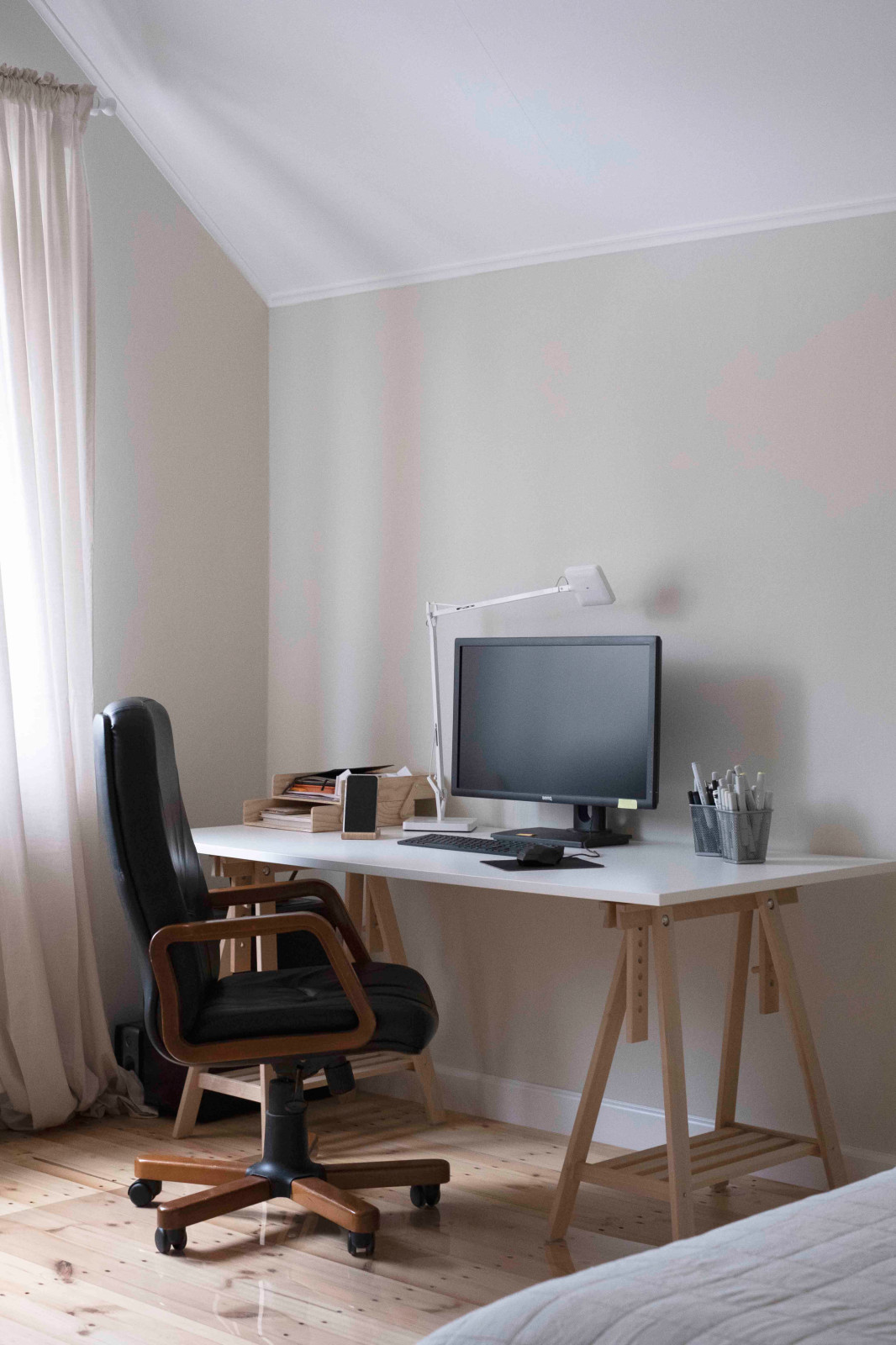 Дизайн спальни, объединённой с рабочим местом