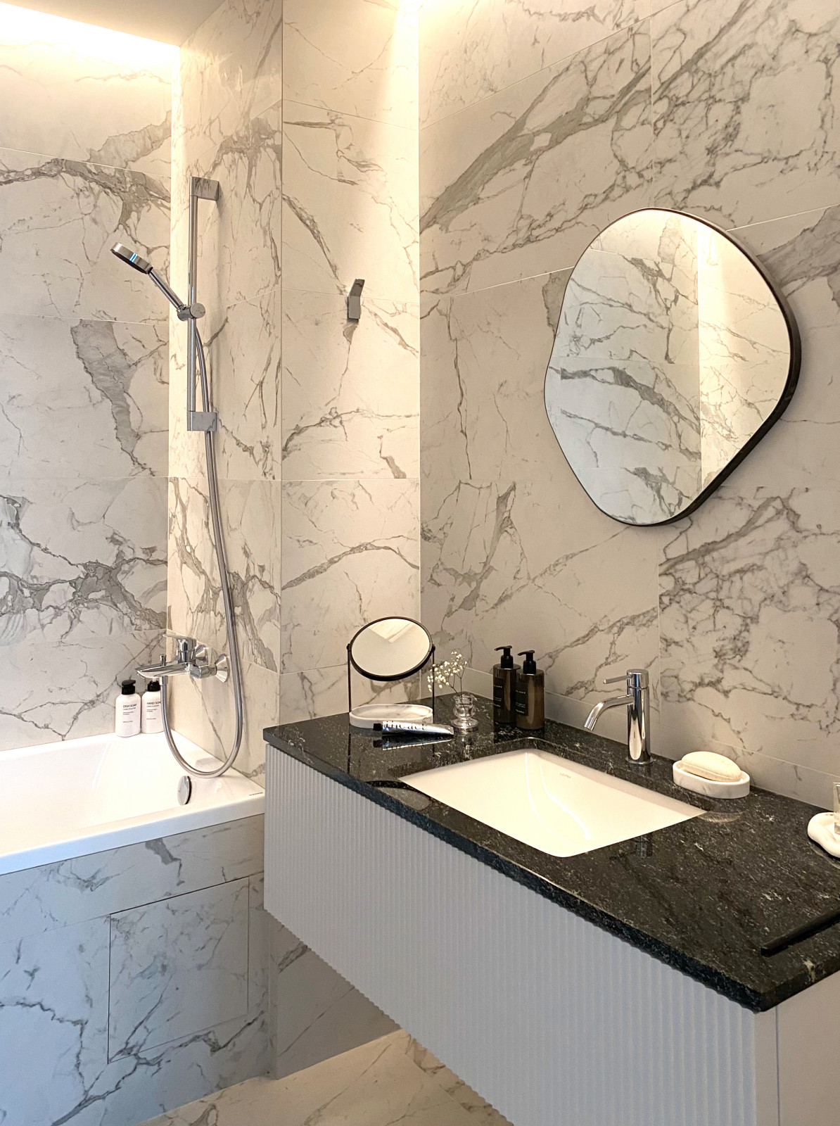 Графичный "Черно-белый" интерьер для студентки архитектурного ВУЗа