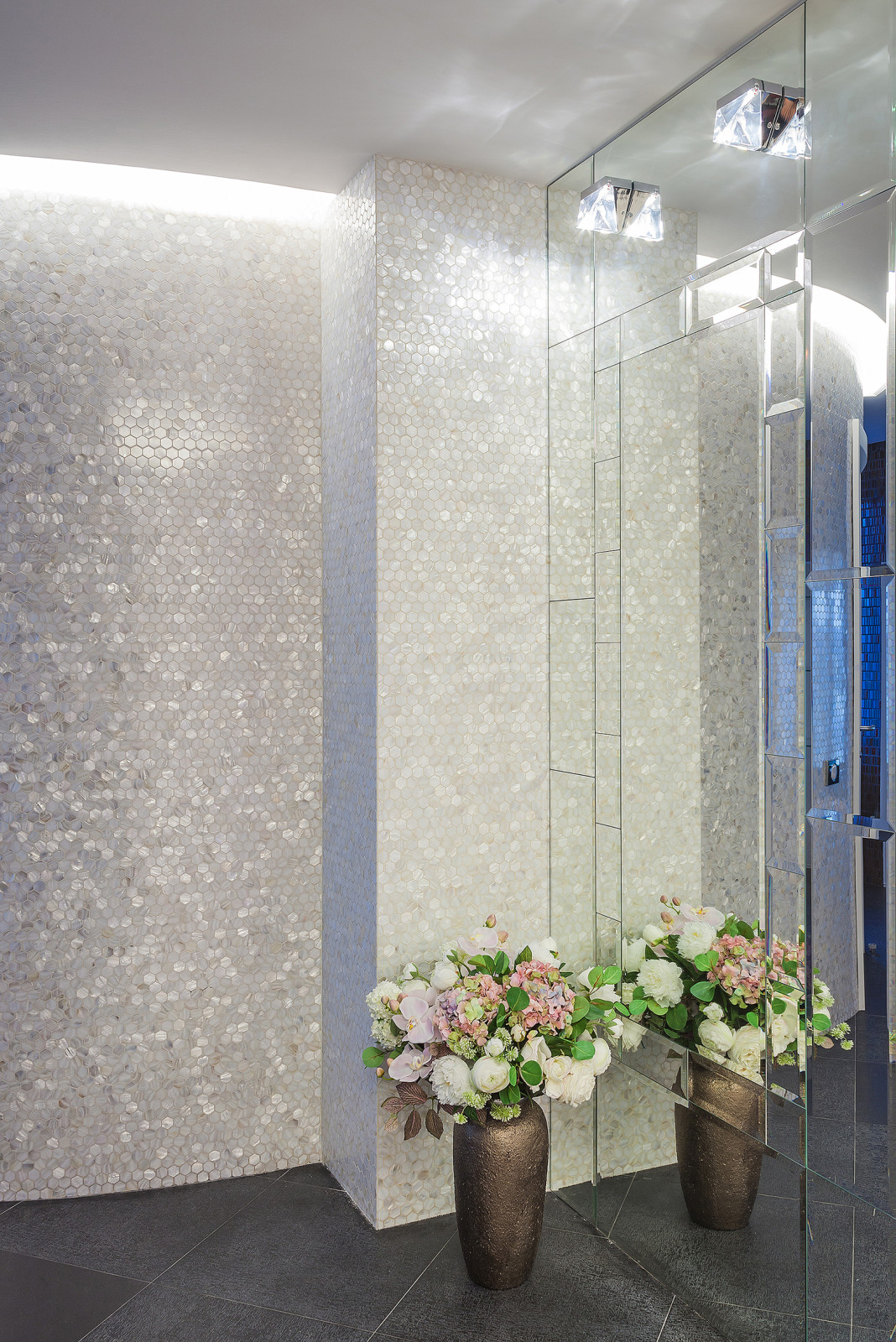 Двухэтажные апартаменты в современной стилистике