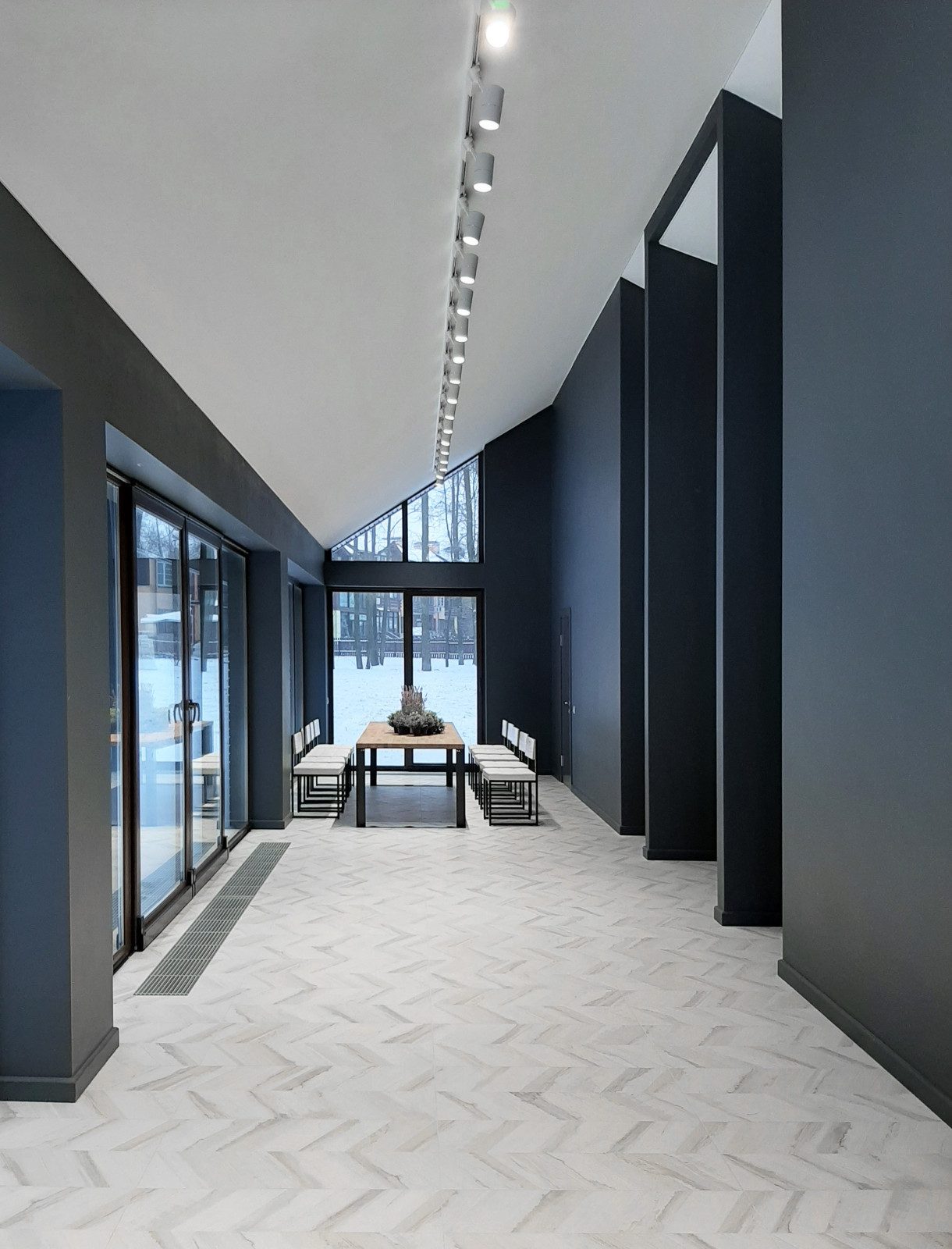 Беседка с панорамным остеклением.