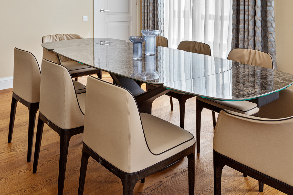 Комплектация из 6 стульев и 2 полукресел