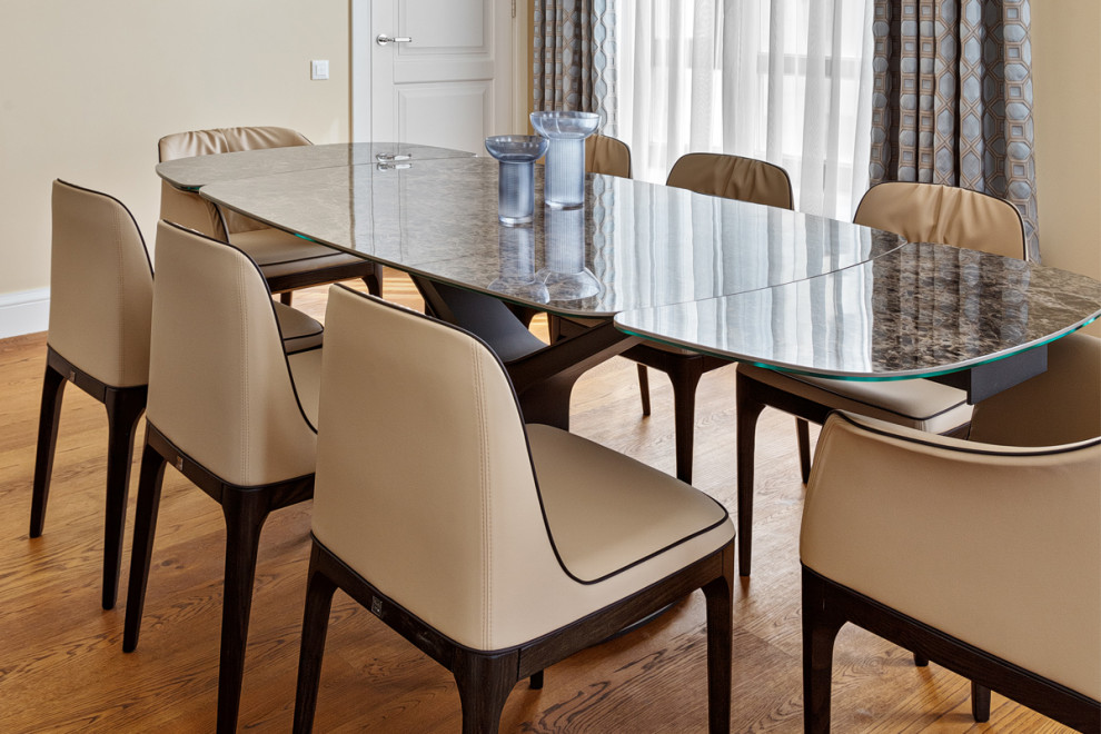 Комплектация из 6 стульев и 2 полукресел