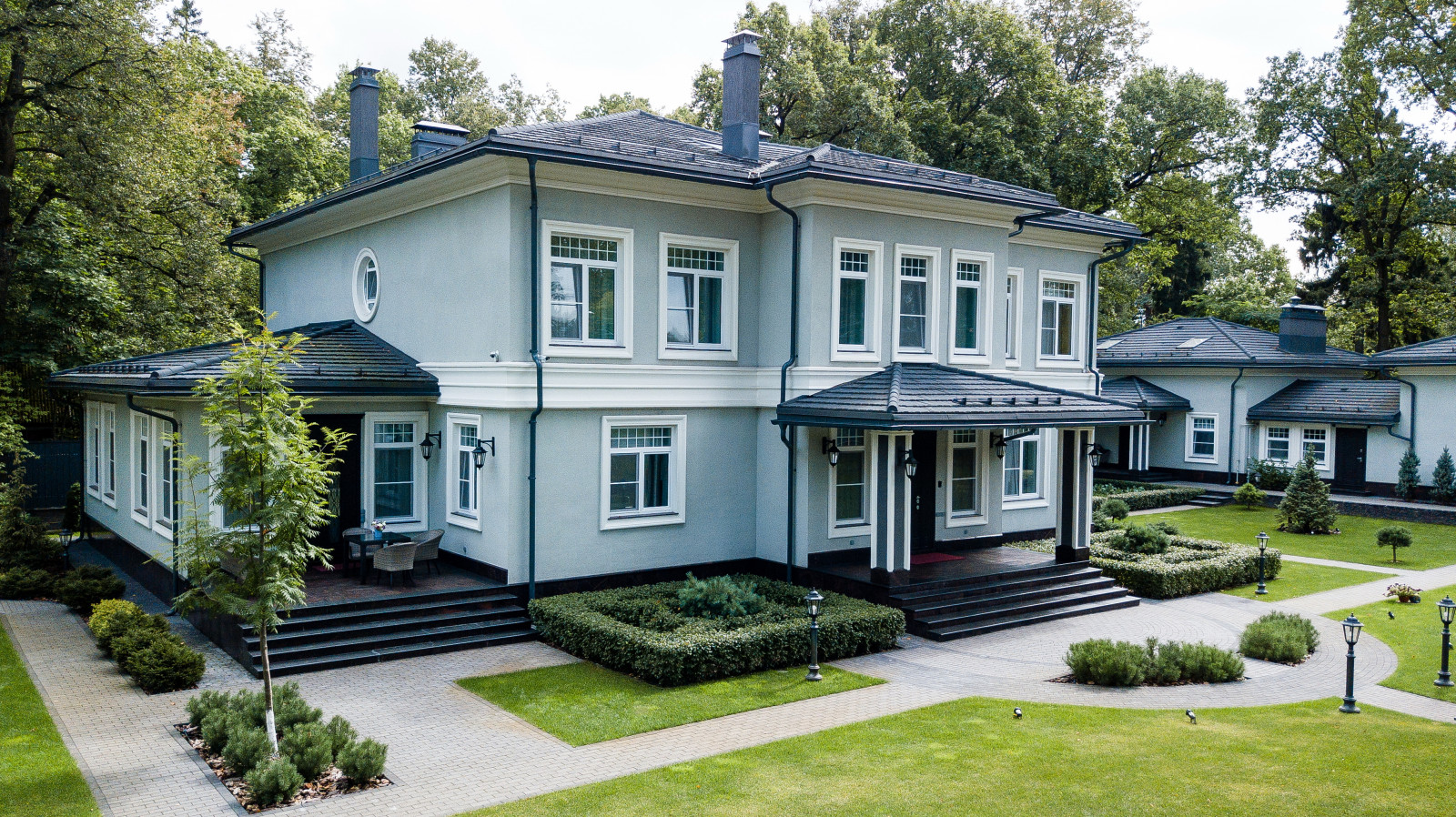 Строгая лазурь