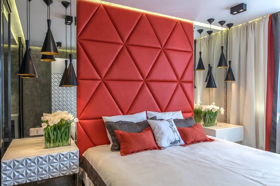 Обложка проекта: Изголовье кровати в мягких ярких панелях. Проект "Квартирного вопроса" на НТВ