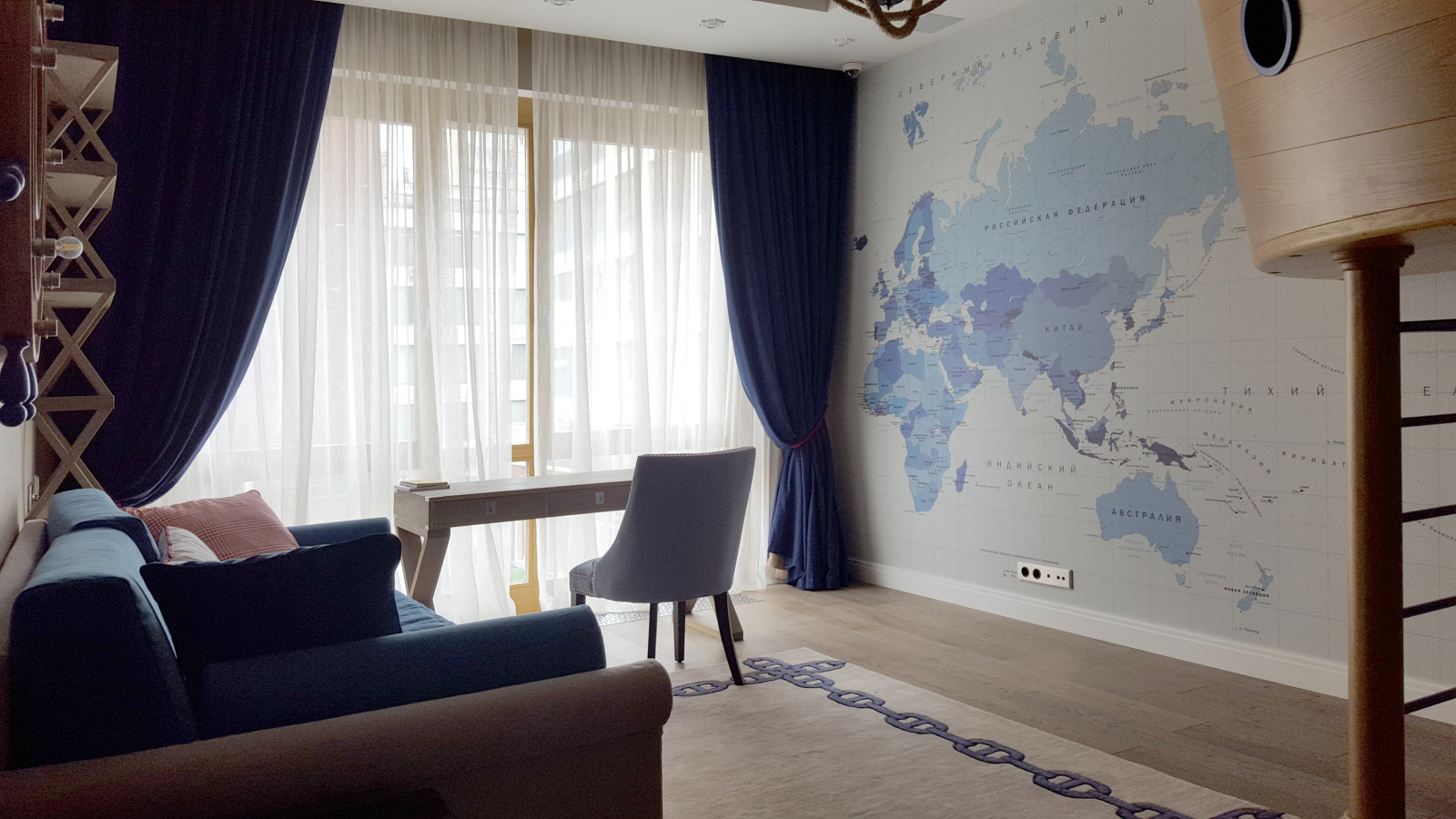 Детская, вид на рабочее место