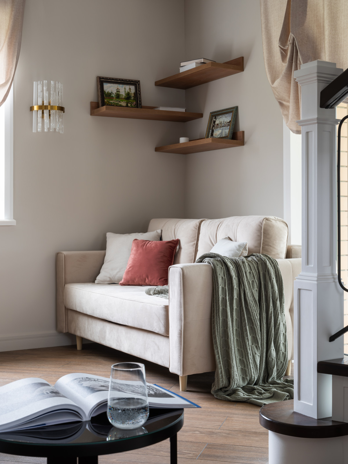 Двухэтажный дом с террасой площадью 170 м²