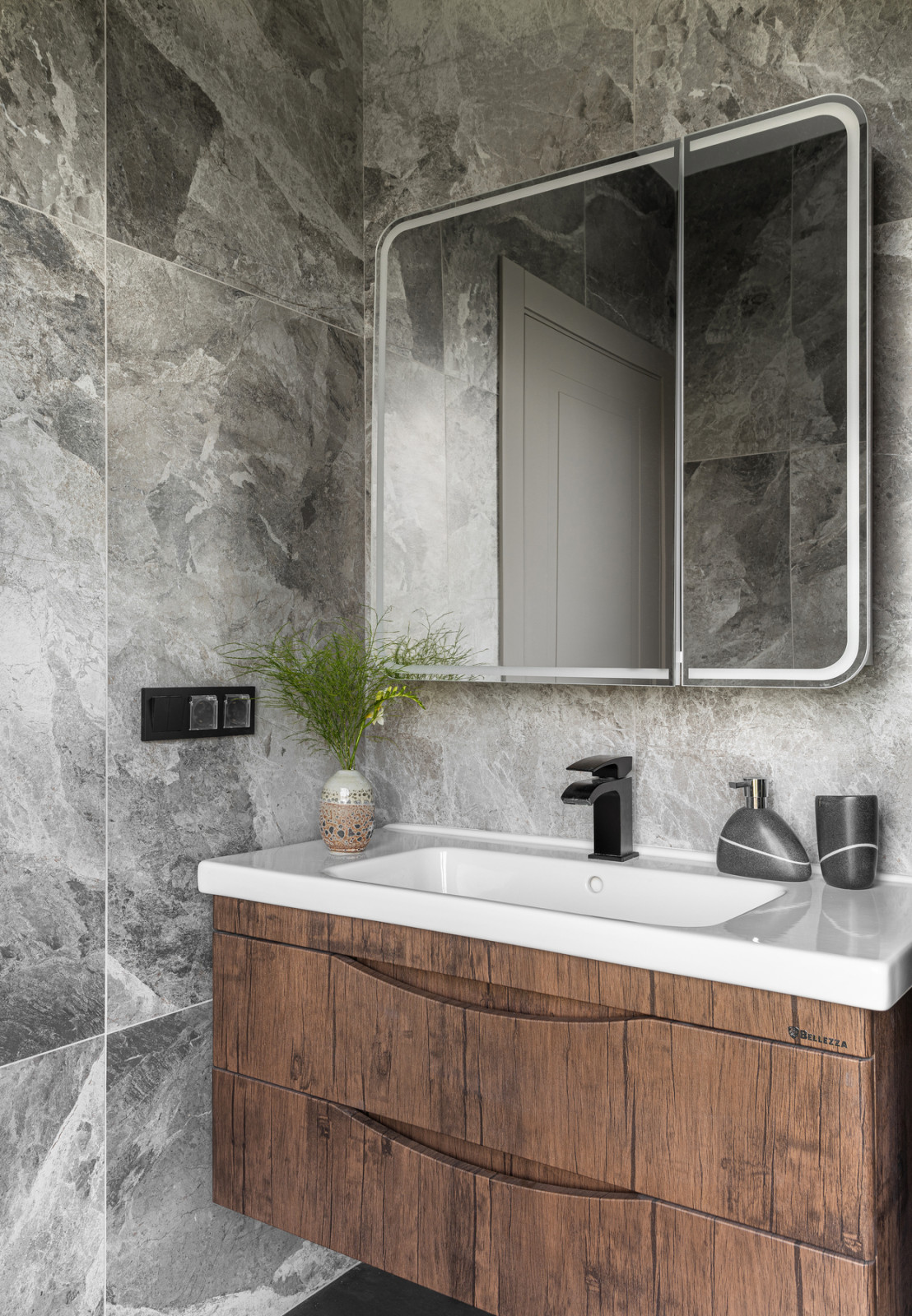 Дом в Подмосковье 137 м2 с темными стенами