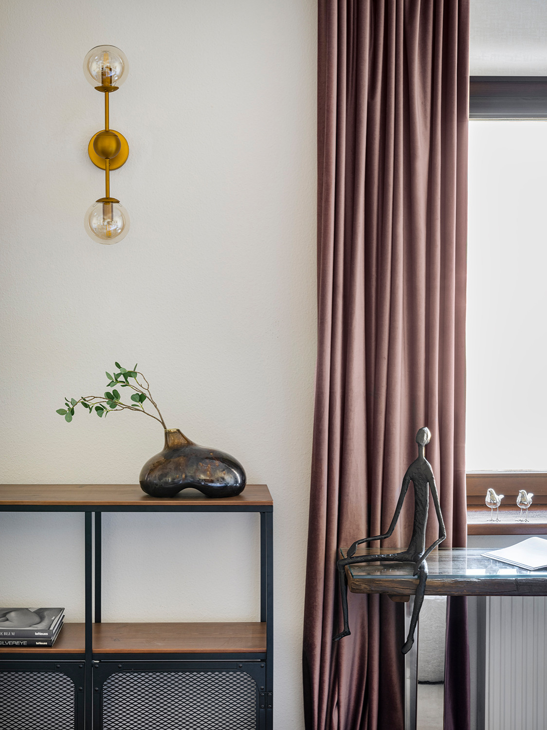 Квартира в синих тонах с видом на Храм Христа Спасителя