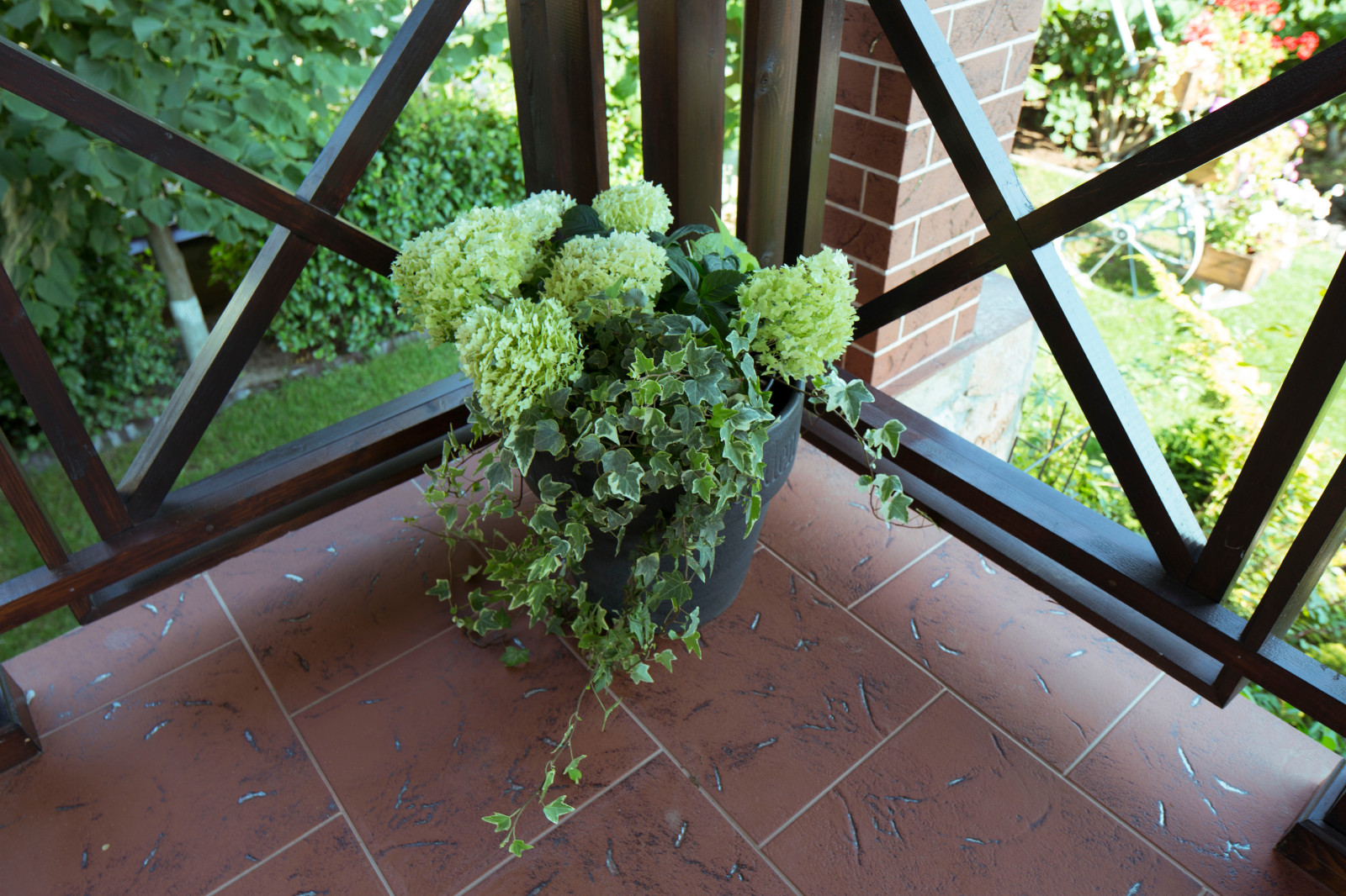 Уличные кашпо