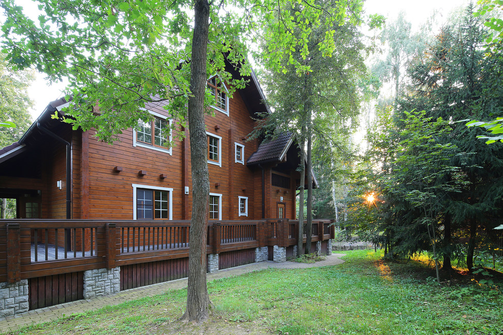 Дом из клееного бруса с цокольным этажом и американской террасой