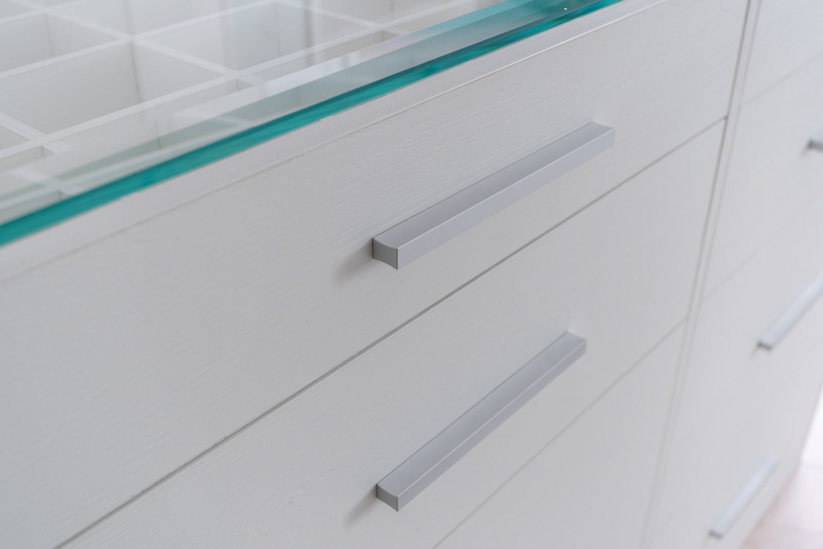 Гардеробная raumplus с комодом-островом