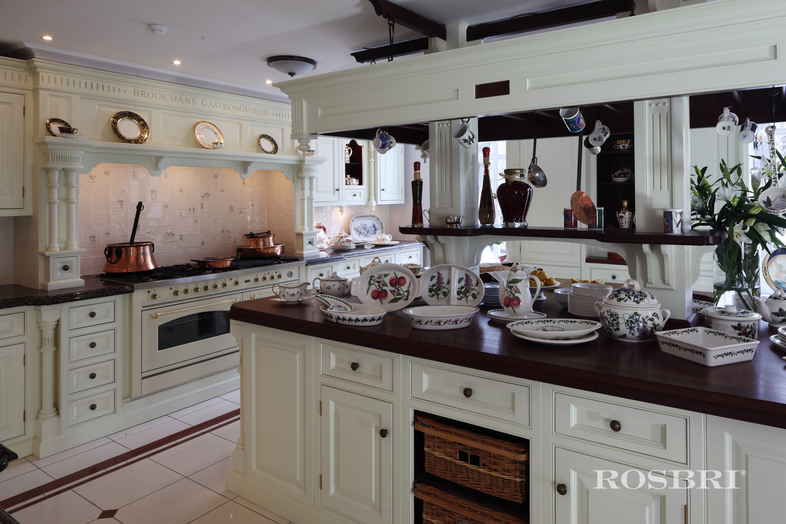 Rosbri "English House" Main Showroom